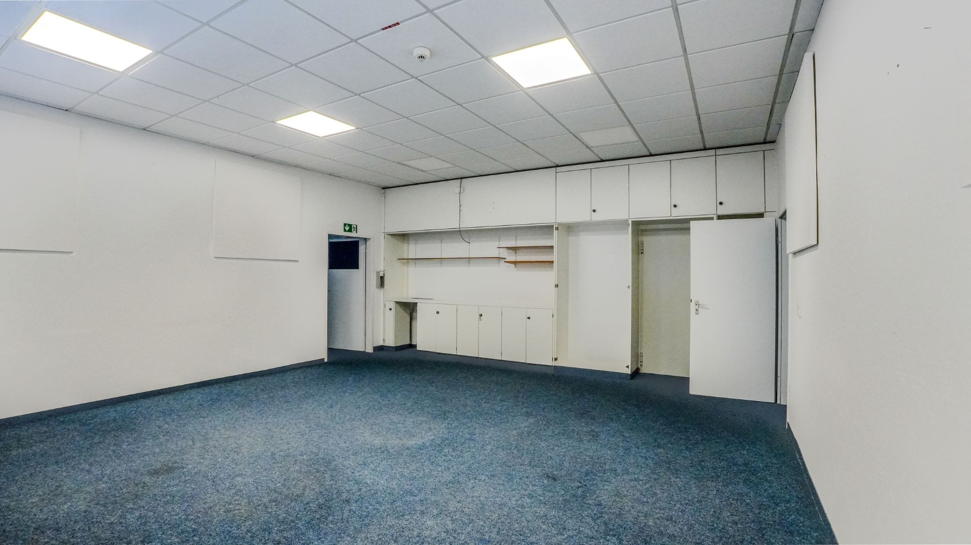 Büro- bzw. Lagerraum mit Einbauschränken